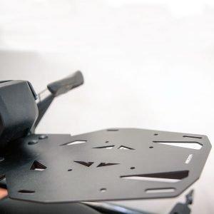 SUPPORTO PIASTRA BAULETTO ISOTTA PER CAN AM RYKER 900 (2018-2022)