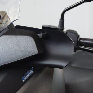 COPPIA DI PARAMANI ISOTTA PER YAMAHA X-MAX 125/300/400 (2017-2018)